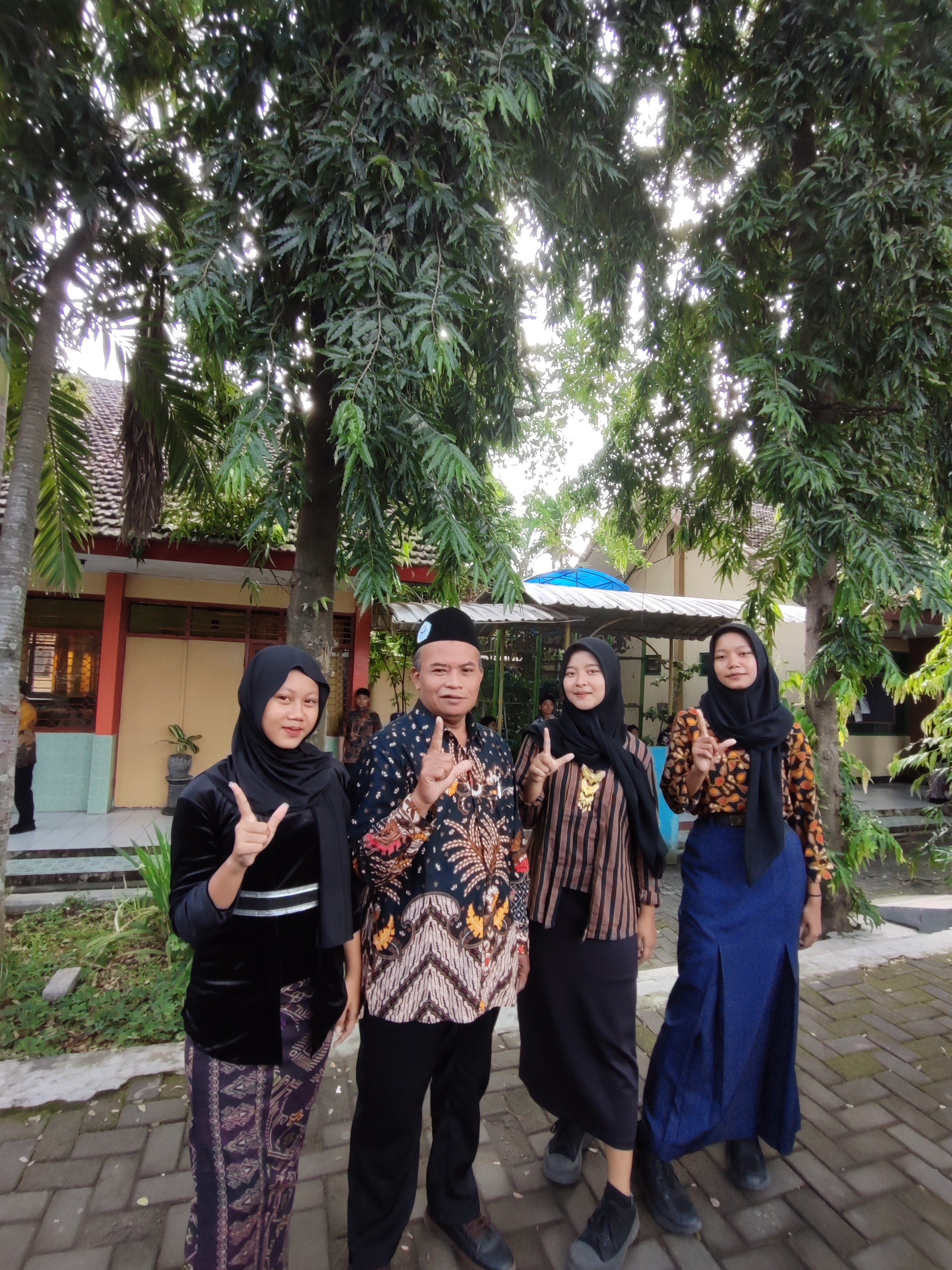 $rows[judul]